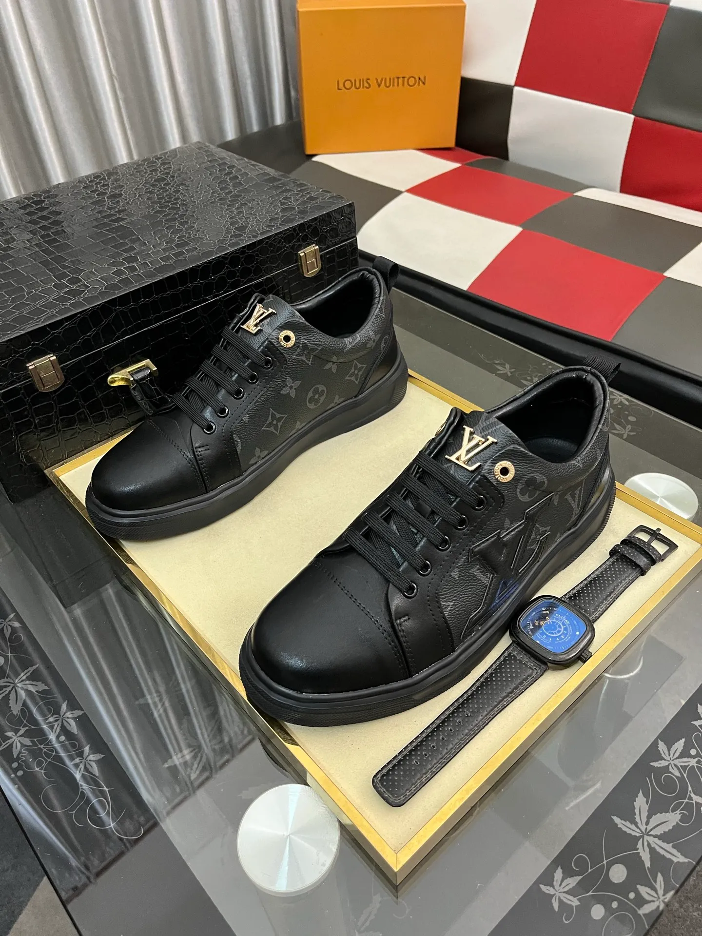 Men's shoes 💰400⌚️⌚️【LOUIS VUITTON】Same style as Louis Vuitton* official website 🚹Men's high-top casual shoes❤️Same style as popular celebrities and big names ~ Best-selling at home and abroad Lv focuses on the checkerboard series...Imported first-layer cowhide with special fabrics➕Full sheep leather lining➕Brand-specific hollow outsole💎Number: 38-443️⃣Colors available